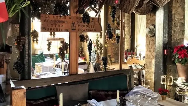 Interior of La Poule au Pot 