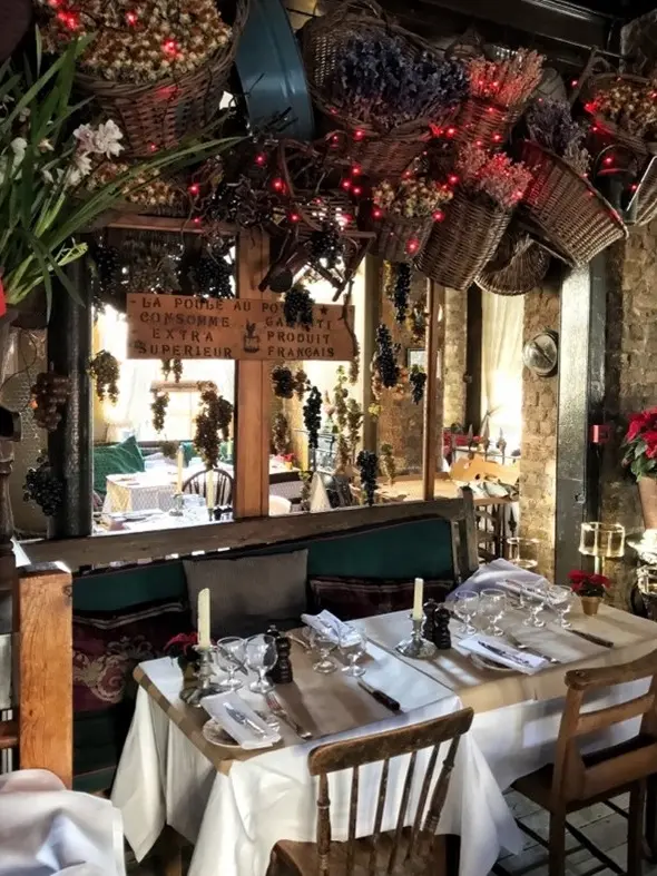 Interior of La Poule au Pot 