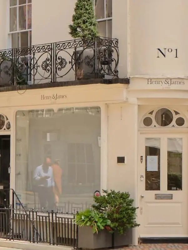 1 Motcomb Street