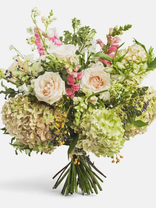 Light cutting garden bouquet