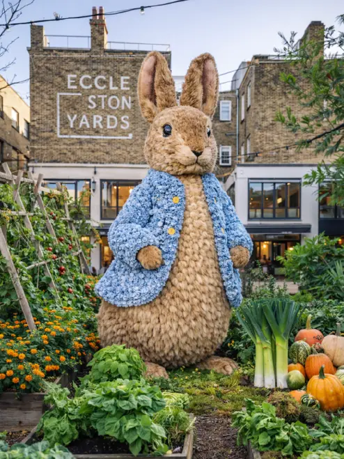 Peter Rabbit sculpture 