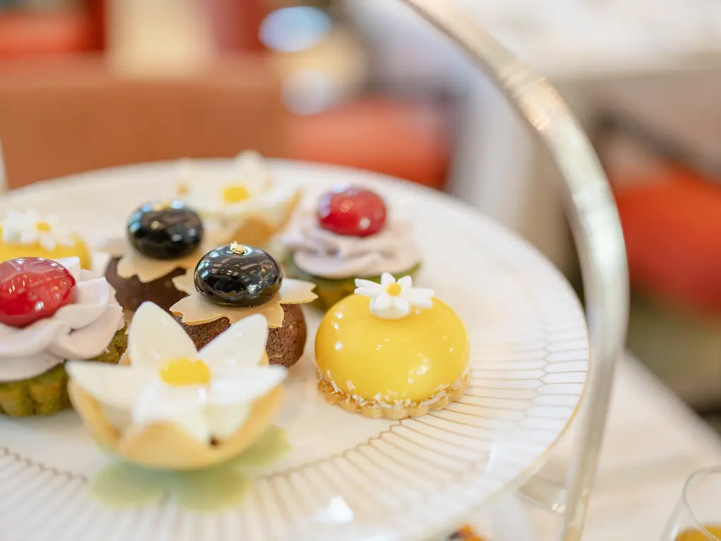 Floral-shaped cakes