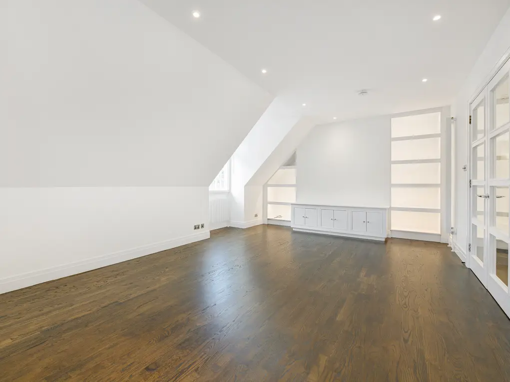 Living room with no furniture