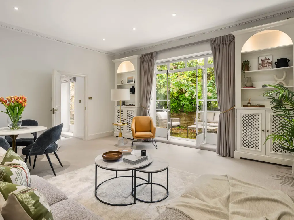 Living room with open doors to the garden